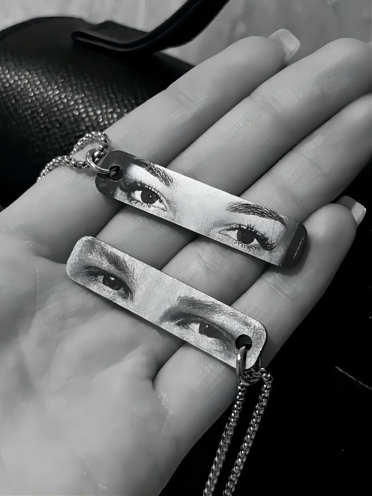 Customize eye pendant With back name