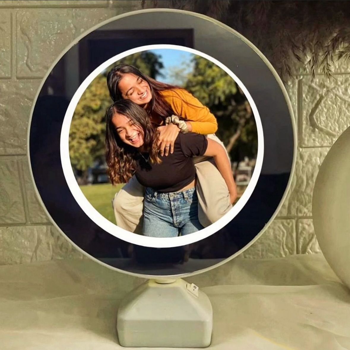 Customizee magic mirror